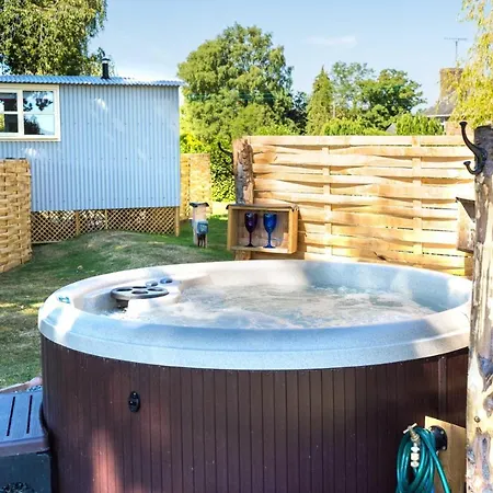 The Hideaway Hut - 1 Bed Shepherds Hut - Hereford Extérieur photo