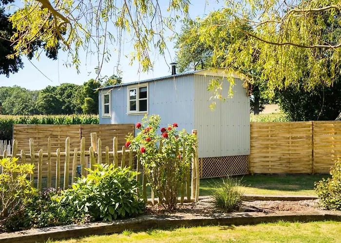 The Hideaway Hut - 1 Bed Shepherds Hut - Hereford