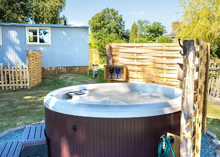 The Hideaway Hut - 1 Bed Shepherds Hut - Hereford
