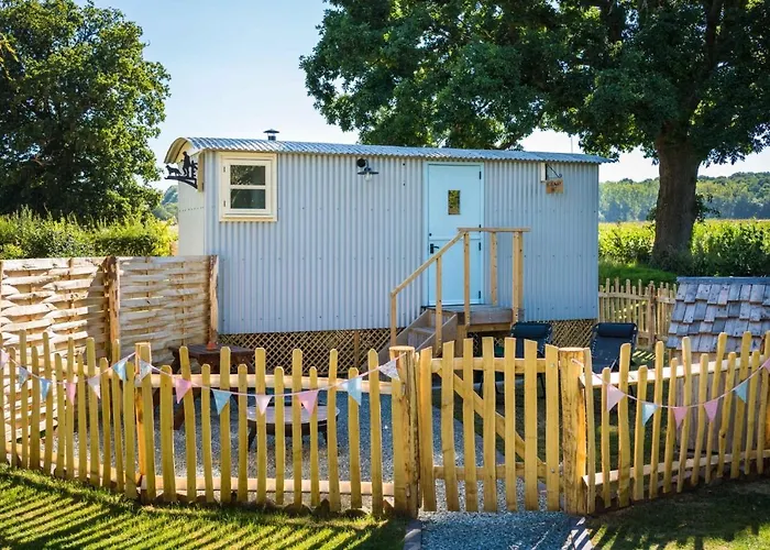 The Hideaway Hut - 1 Bed Shepherds Hut - Hereford