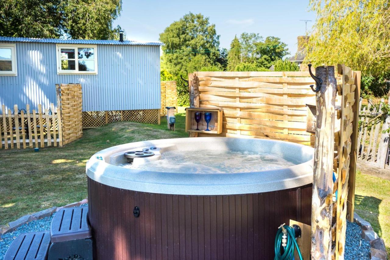 The Hideaway Hut - 1 Bed Shepherds Hut -