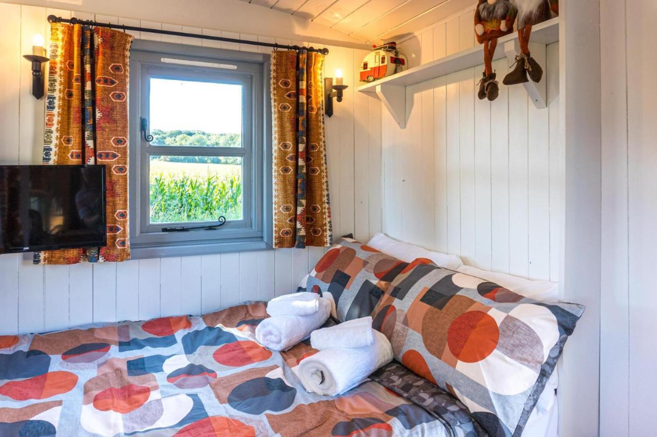The Hideaway Hut - 1 Bed Shepherds Hut - Apartment