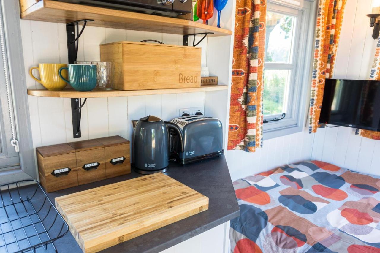 The Hideaway Hut - 1 Bed Shepherds Hut - * Hereford
