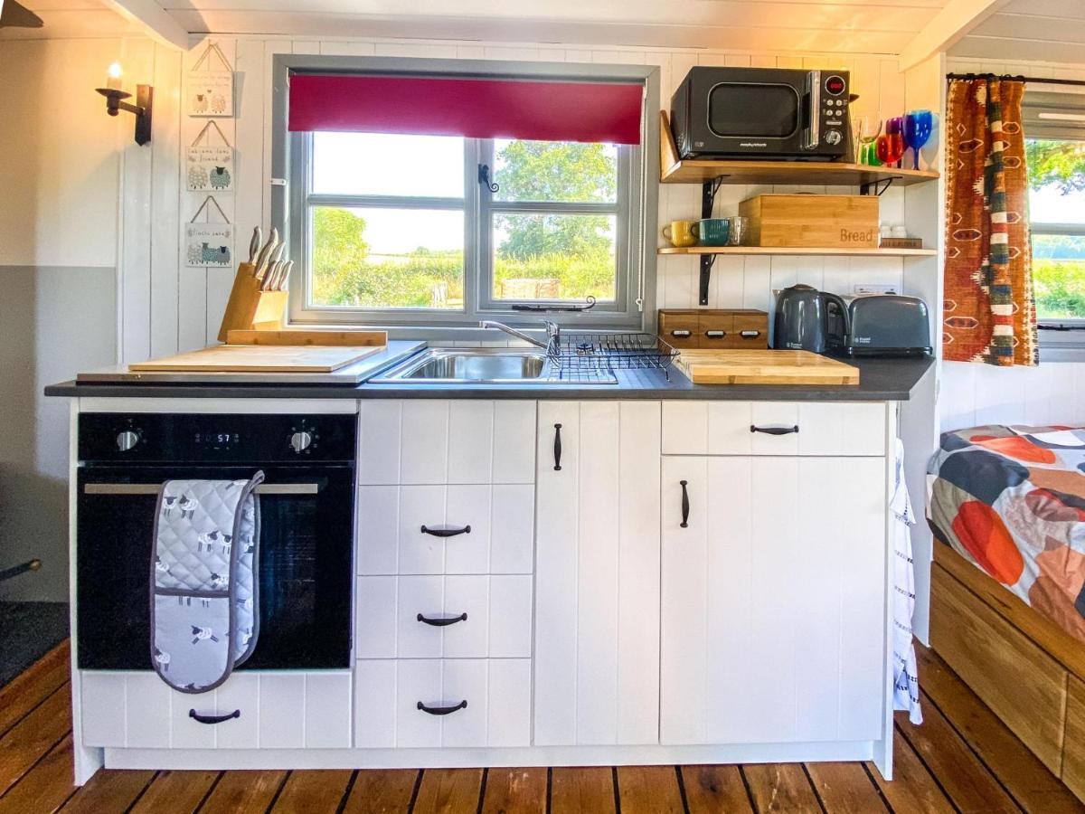 Apartment The Hideaway Hut - 1 Bed Shepherds Hut -
