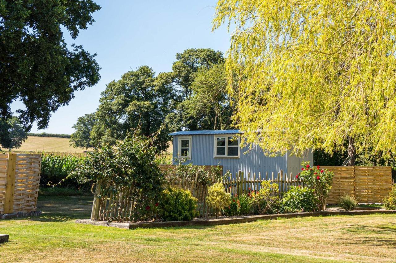 The Hideaway Hut - 1 Bed Shepherds Hut - *