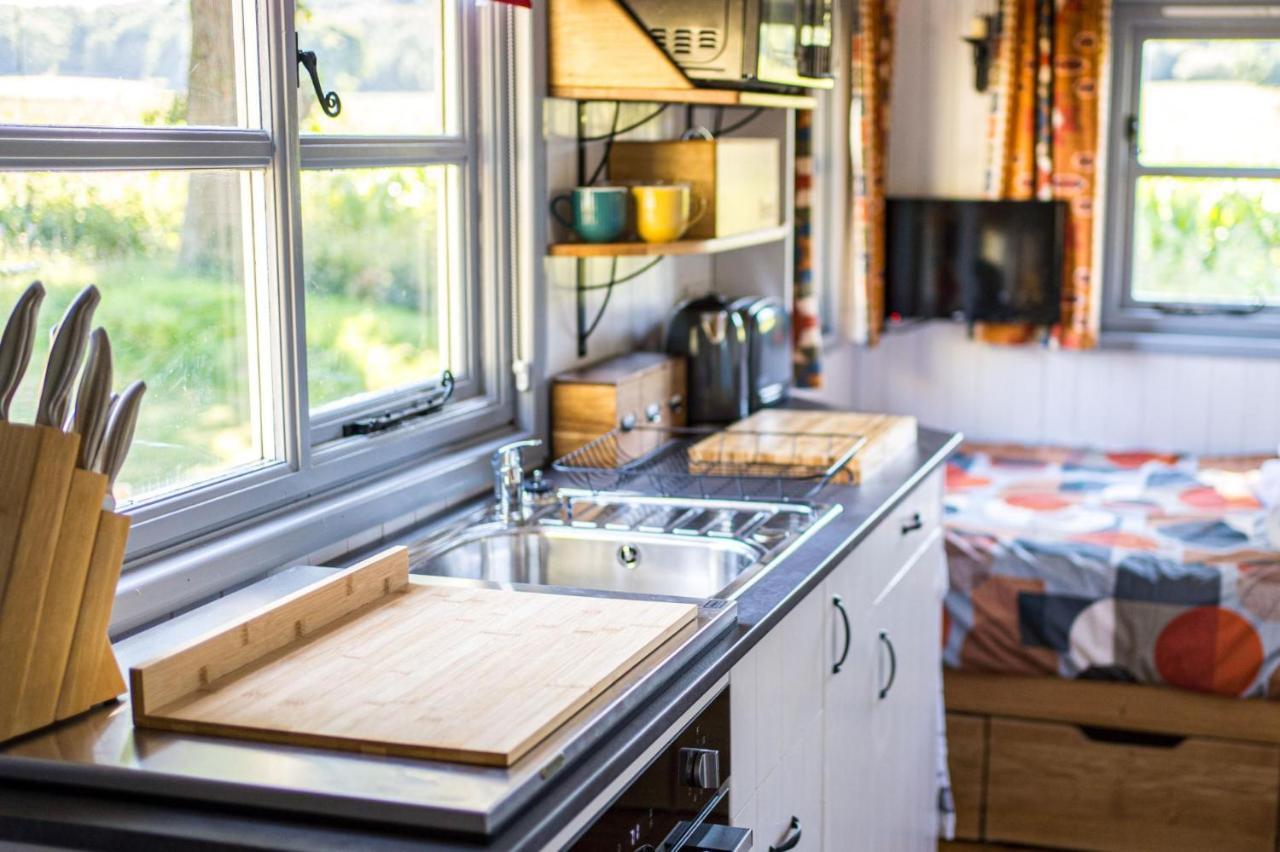 The Hideaway Hut - 1 Bed Shepherds Hut - Hereford