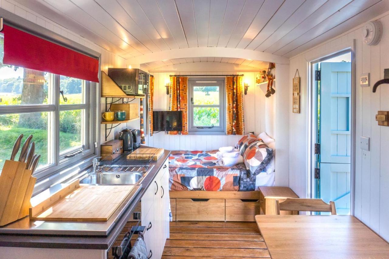 The Hideaway Hut - 1 Bed Shepherds Hut - * Hereford