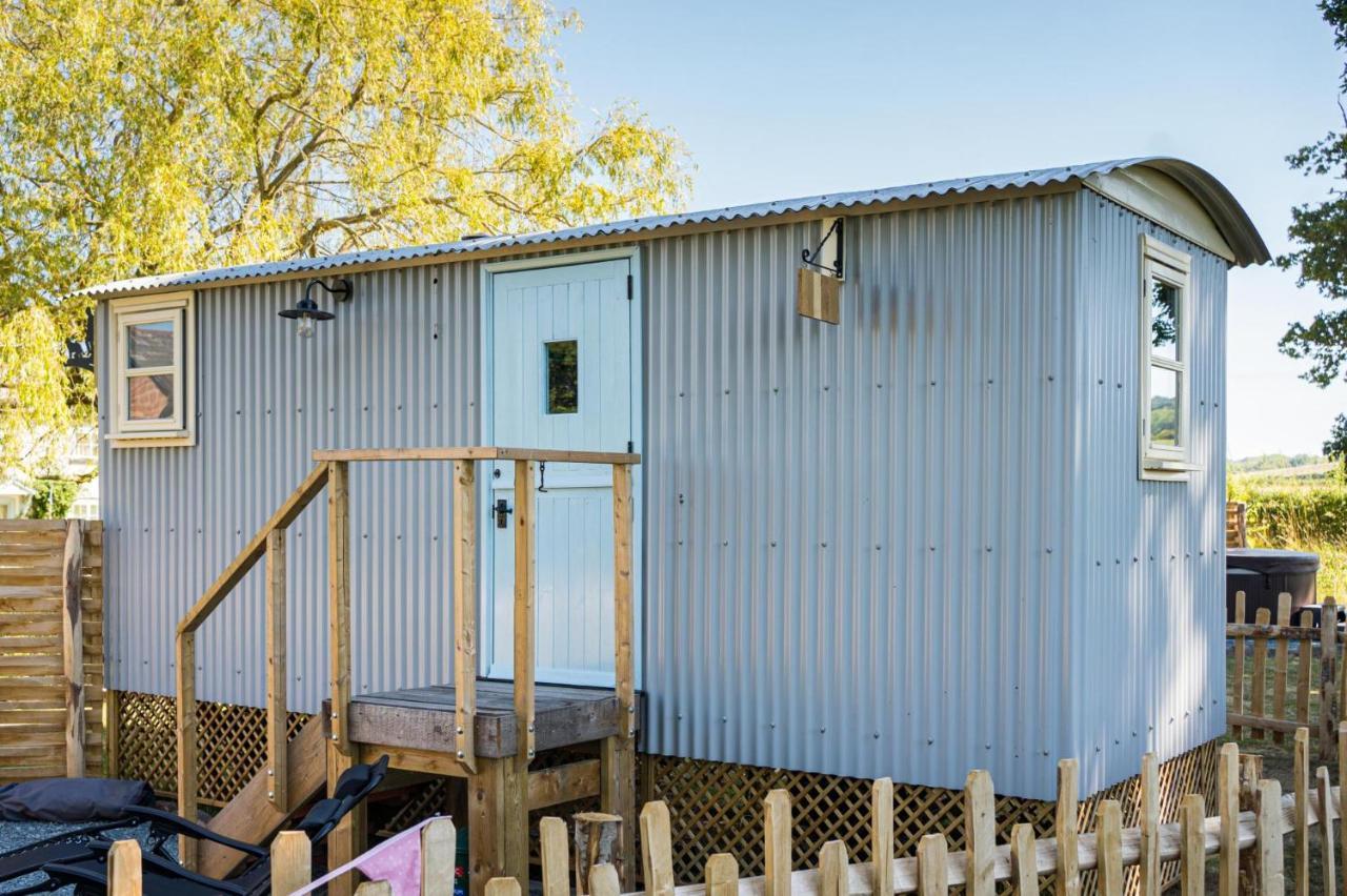 The Hideaway Hut - 1 Bed Shepherds Hut - *