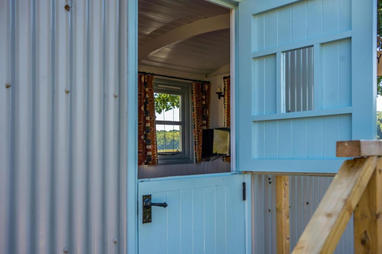 The Hideaway Hut - 1 Bed Shepherds Hut - Hereford