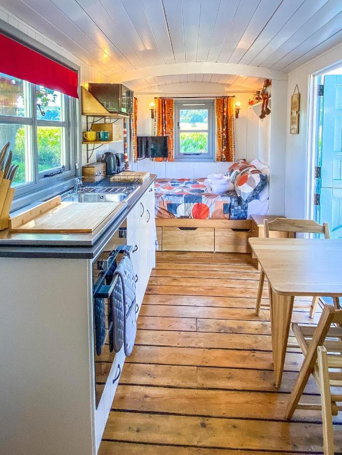 The Hideaway Hut - 1 Bed Shepherds Hut - * Hereford