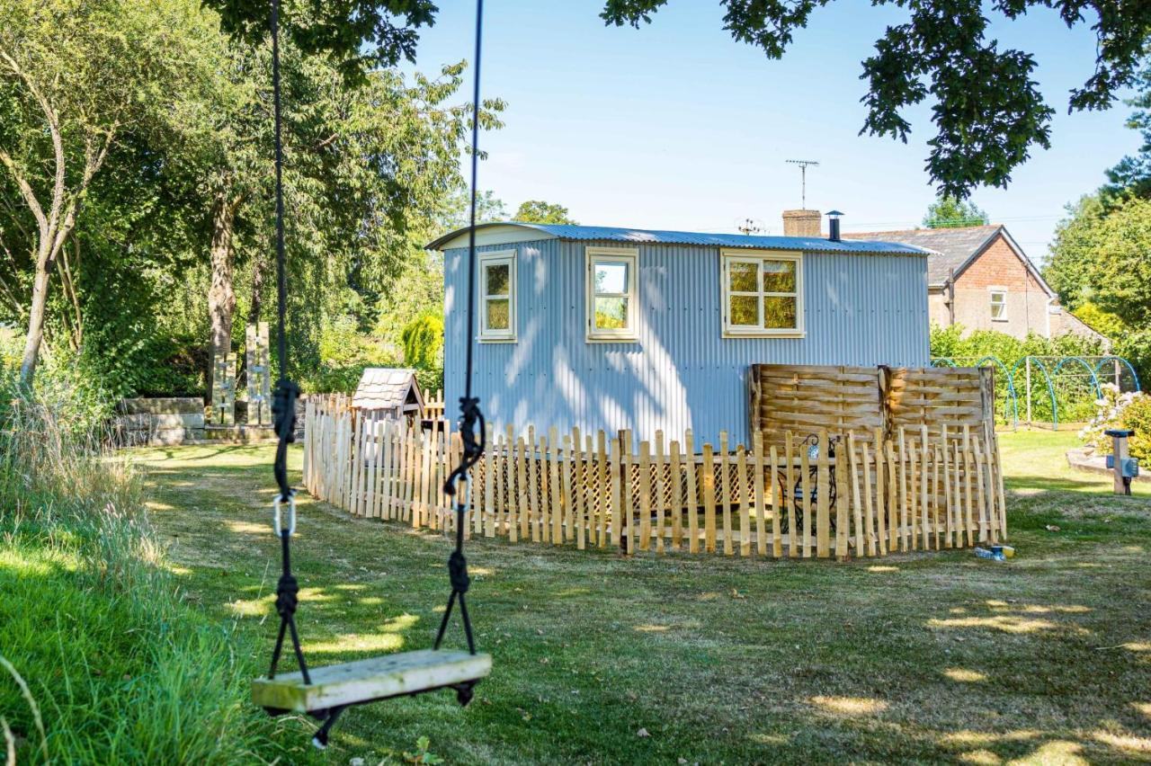 The Hideaway Hut - 1 Bed Shepherds Hut - * Hereford
