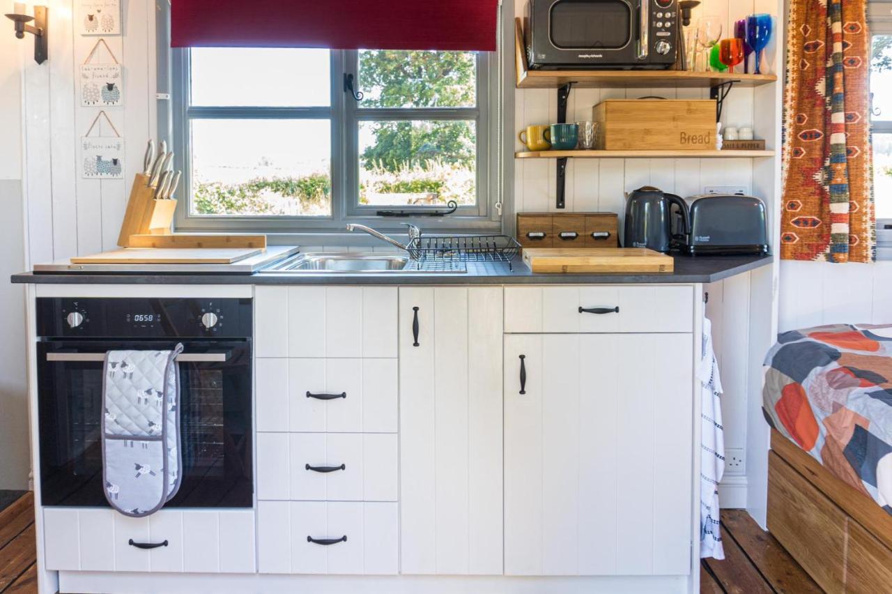 Apartment The Hideaway Hut - 1 Bed Shepherds Hut - *
